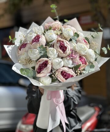 Tanışma & İsteme Çiçeği – Pudra ve Beyaz Şakayık Buketi